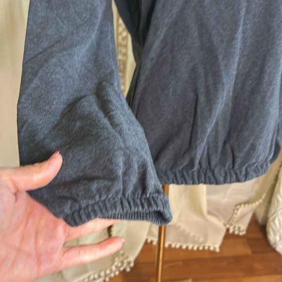 Lululemon Grey Sweater Older Style Moc Neck Turtle Collar Sz 6 ? - Picture 3 of 8